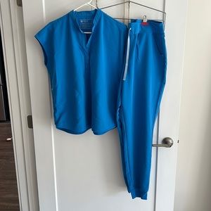 Rafaela top, Zamora joggers Ceil blue